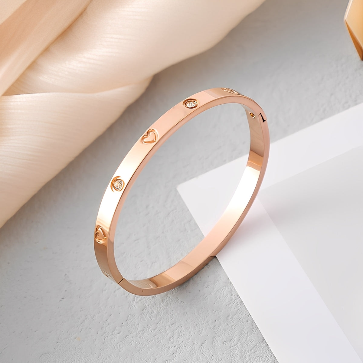 Amora – Armband Herz Gold Elegant