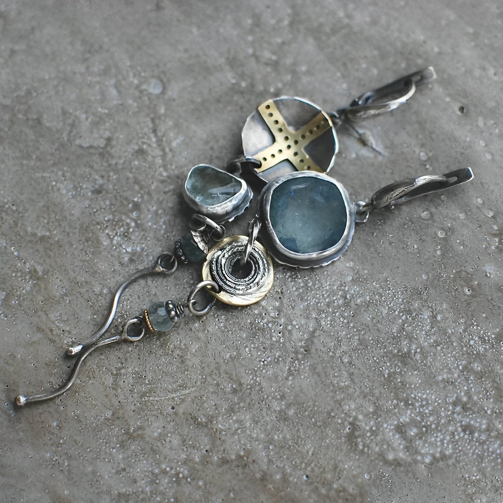 Shane – Ohrringe Kreuz mit Blauem Stein