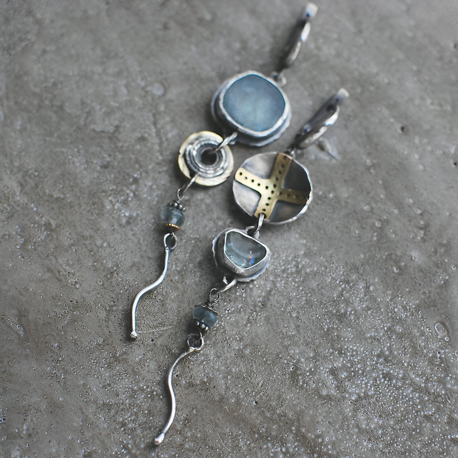 Shane – Ohrringe Kreuz mit Blauem Stein