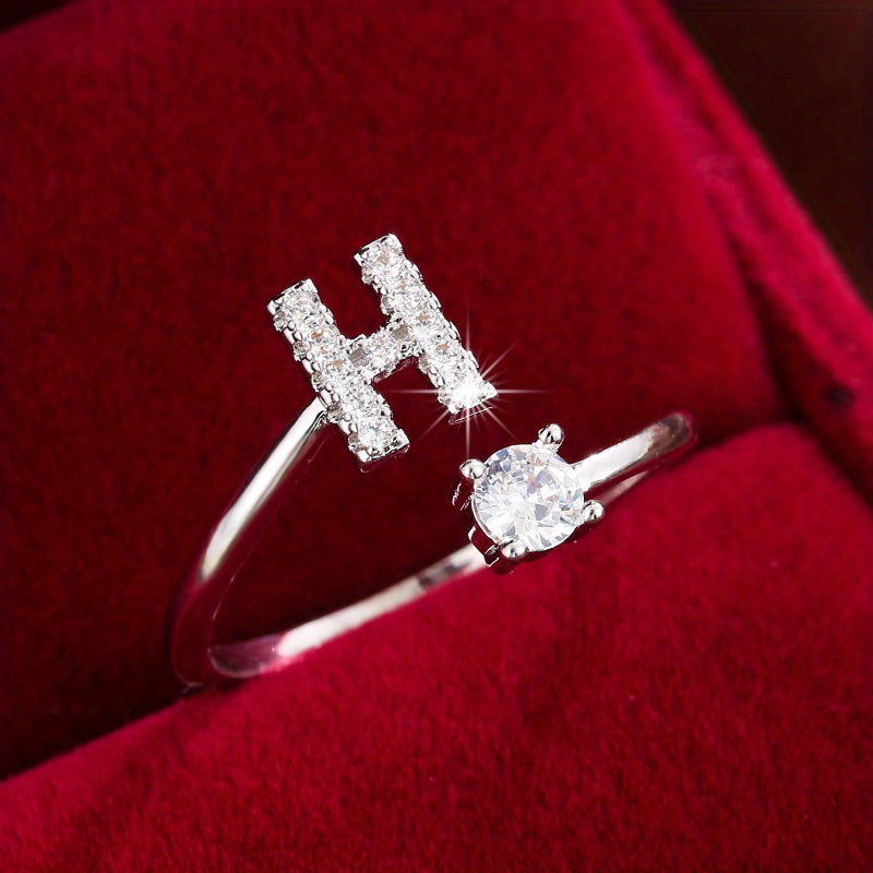 Nova – Moderner Offener Ring mit Initiale und Zirkonia