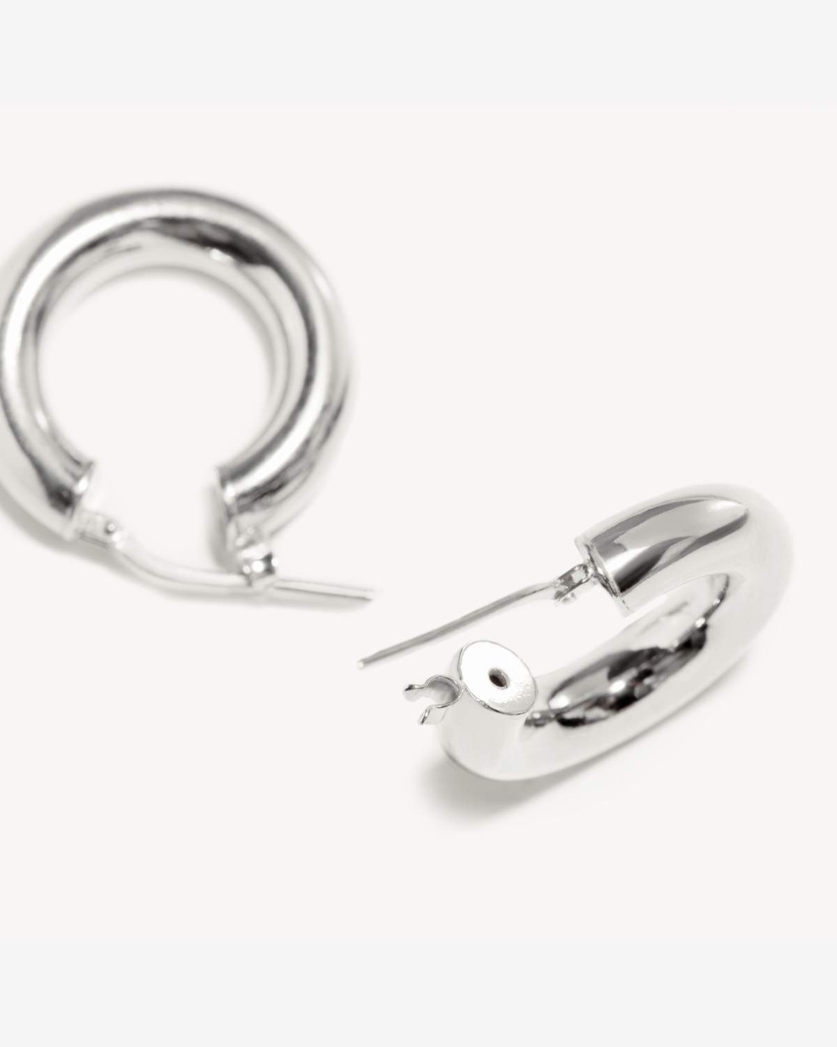 Leila - Kleine silberne Creolen