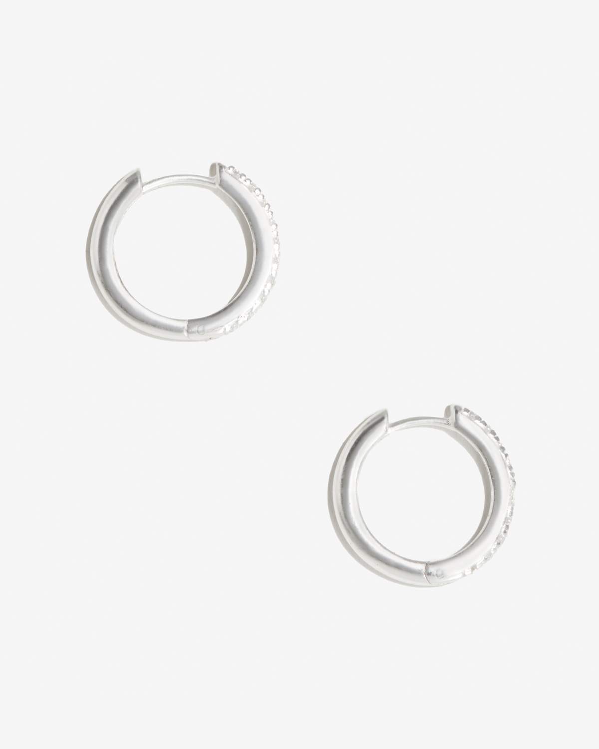 Manda - Winzige Pave Silber Huggies