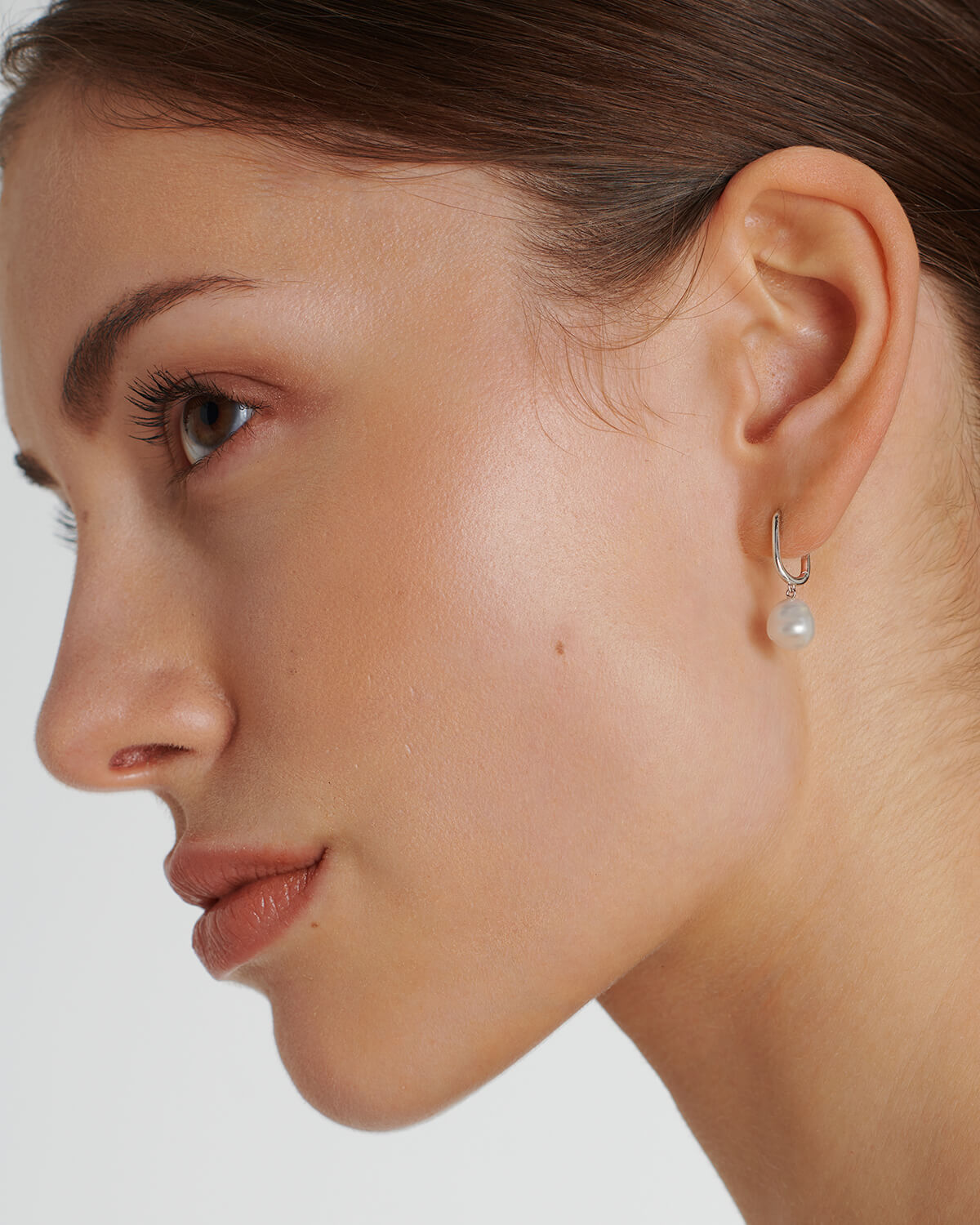 Esme - Silberne rechteckige Creolen Perlenohrringe