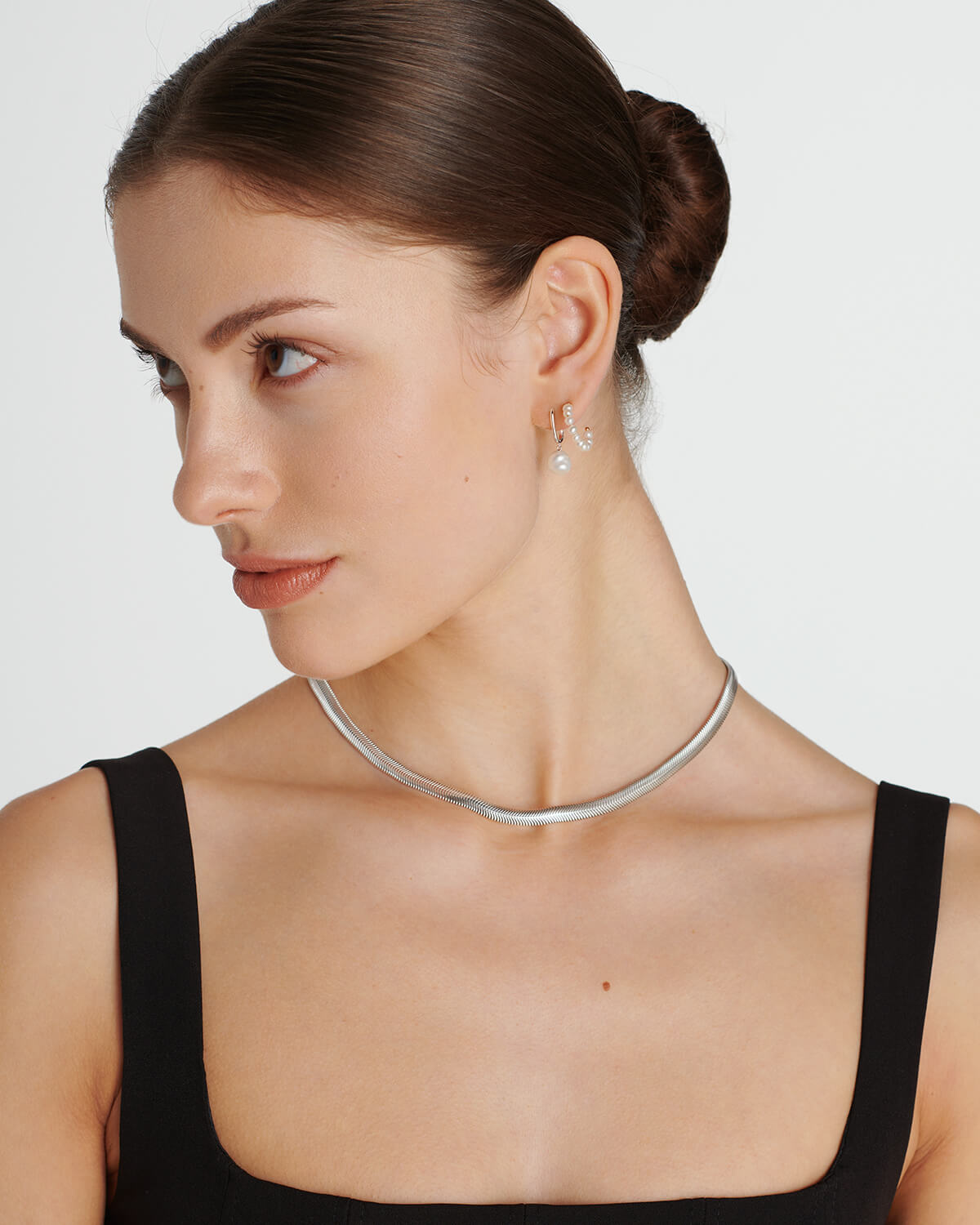 Esme - Silberne rechteckige Creolen Perlenohrringe