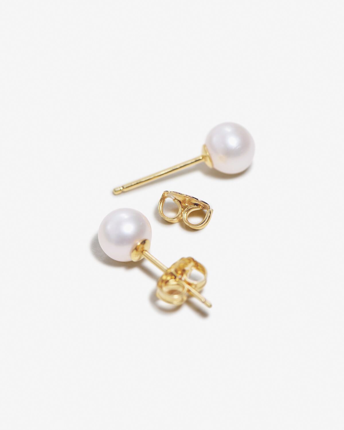 Lucia - Mittlere klassische Perlenohrringe