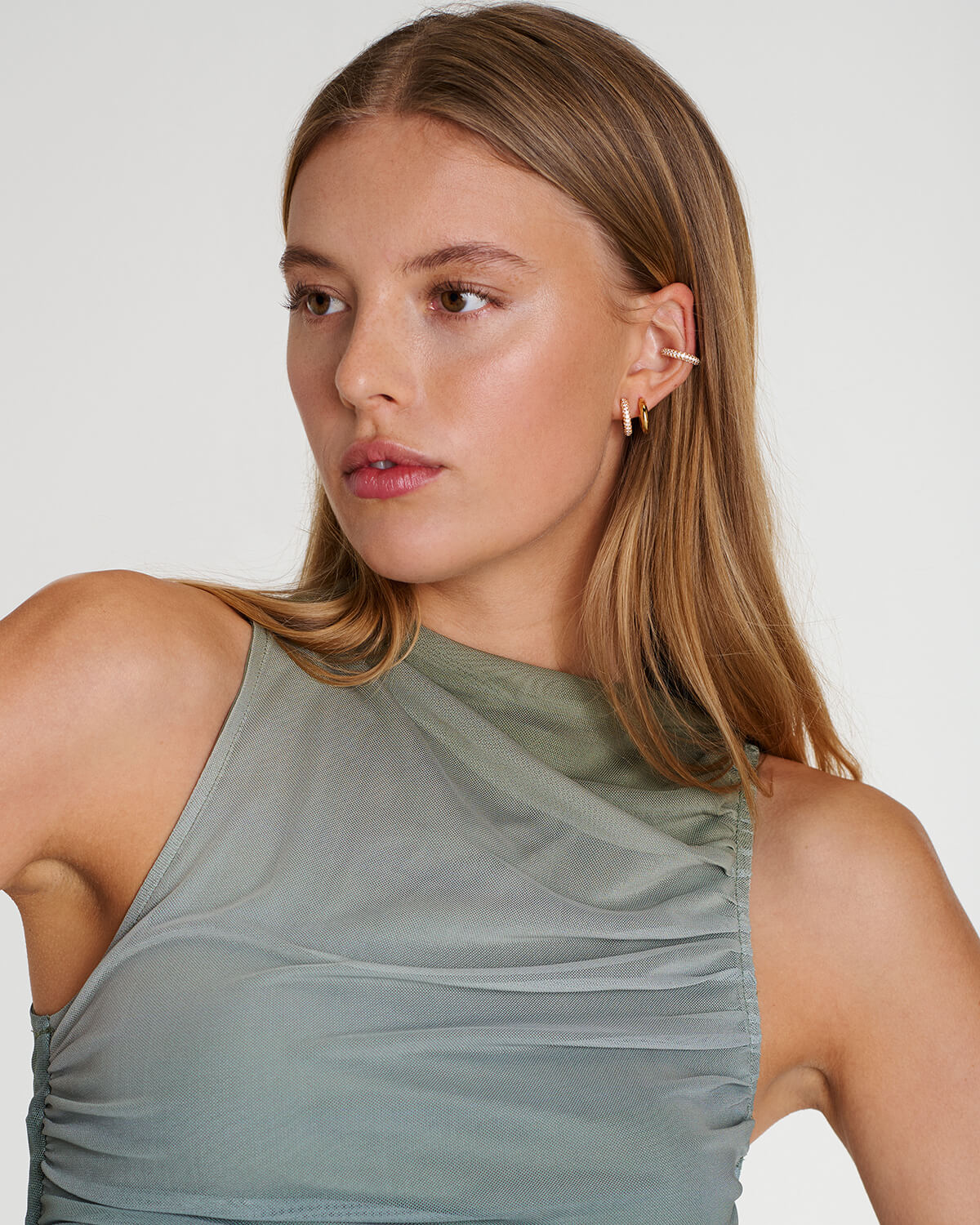 Elowen - Goldfarbene Mini Ohrmanschetten