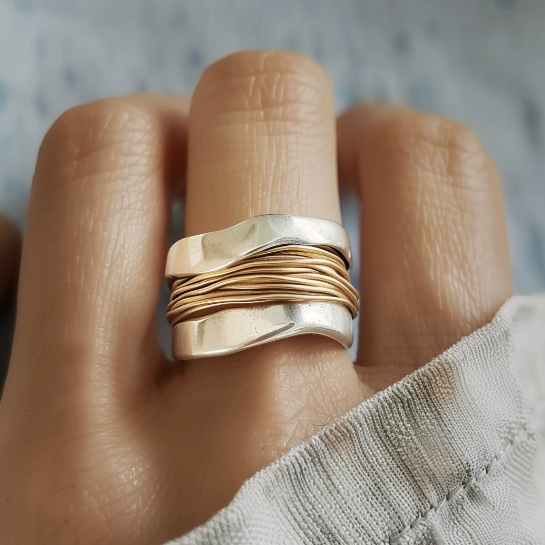 Arlet – Silberring mit Feinen Goldenen Details