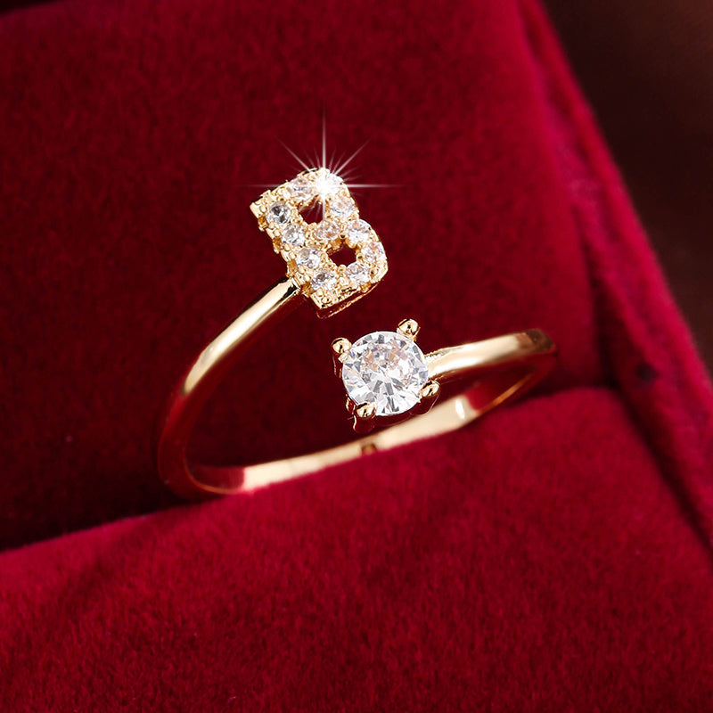 Nova – Moderner Offener Ring mit Initiale und Zirkonia