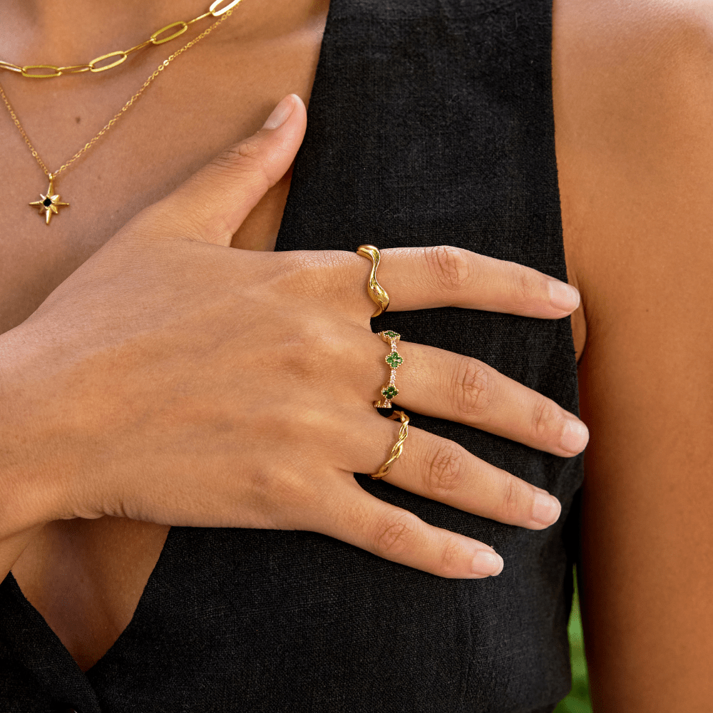 Tarah – Ring Welle aus 18K Gold