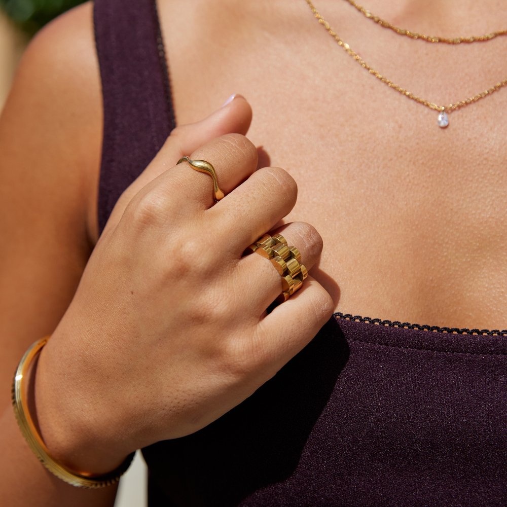 Tarah – Ring Welle aus 18K Gold