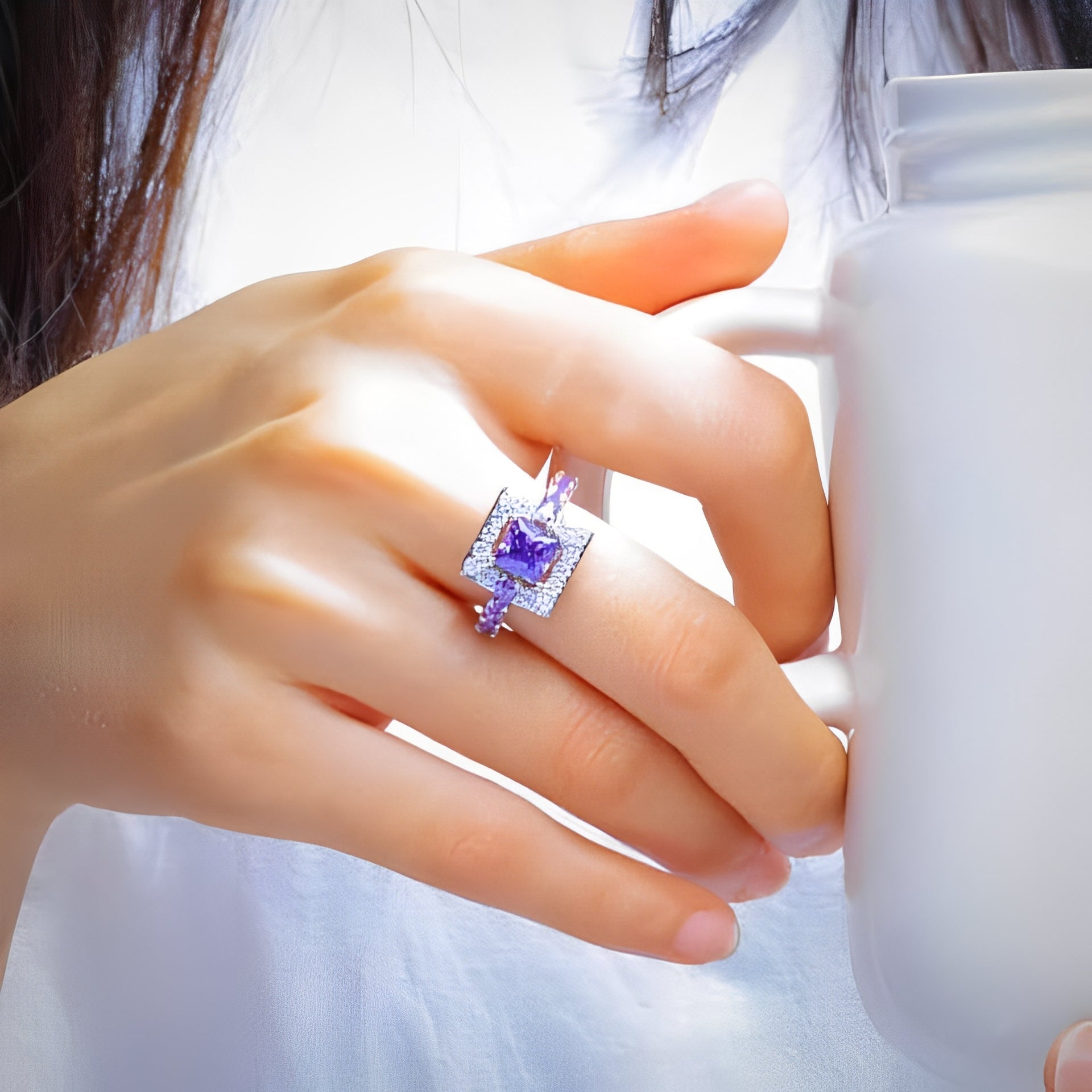 Lyra – Quadratischer Ring aus Amethyst Kristall