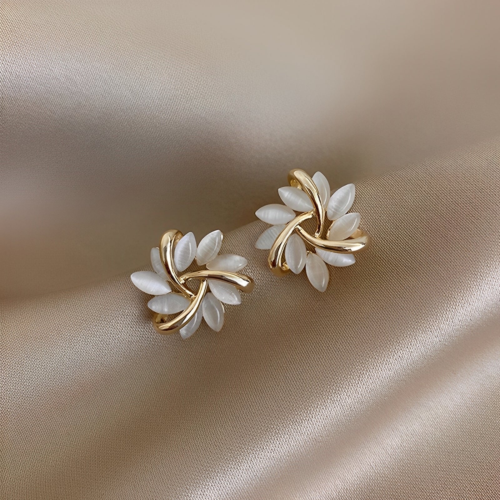 Eve – Ohrringe mit irisierendem Opal