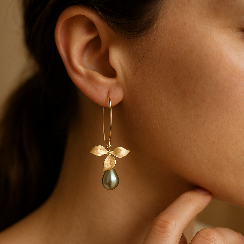 Ida – Ohrringe mit Goldenem Blatt