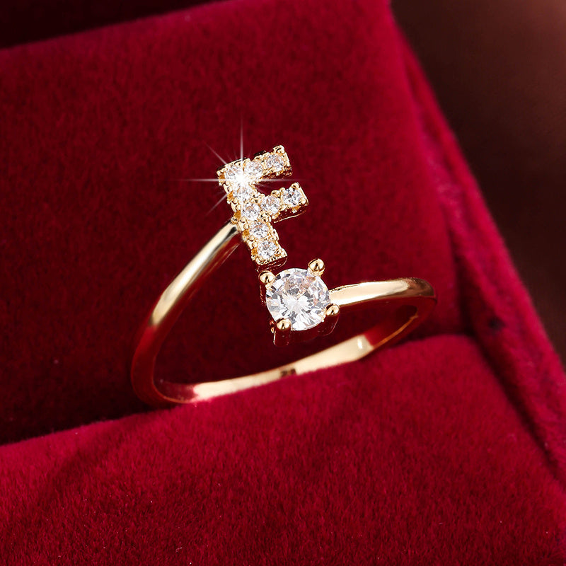Nova – Moderner Offener Ring mit Initiale und Zirkonia