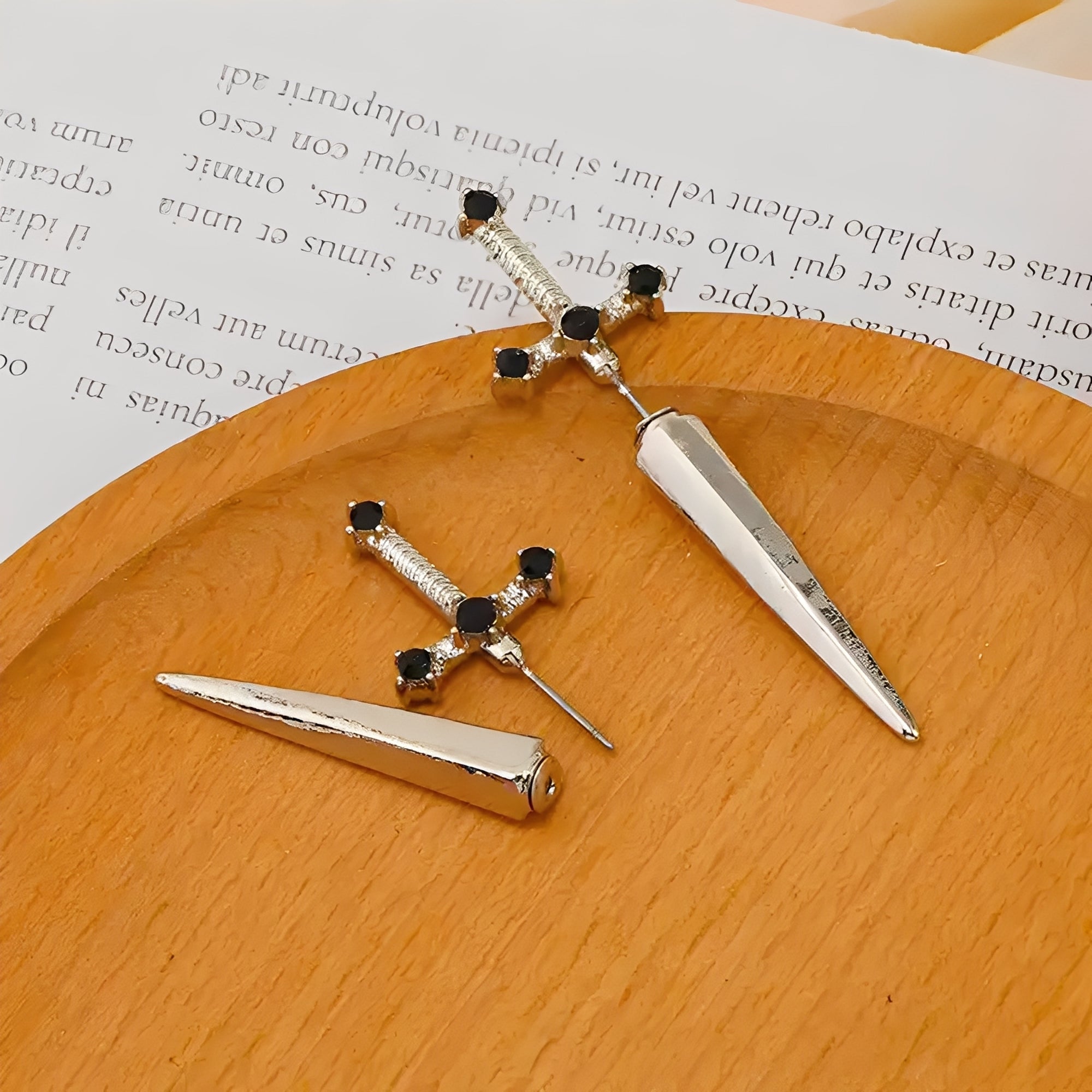 Lionore – Gothische Schwert-Ohrringe