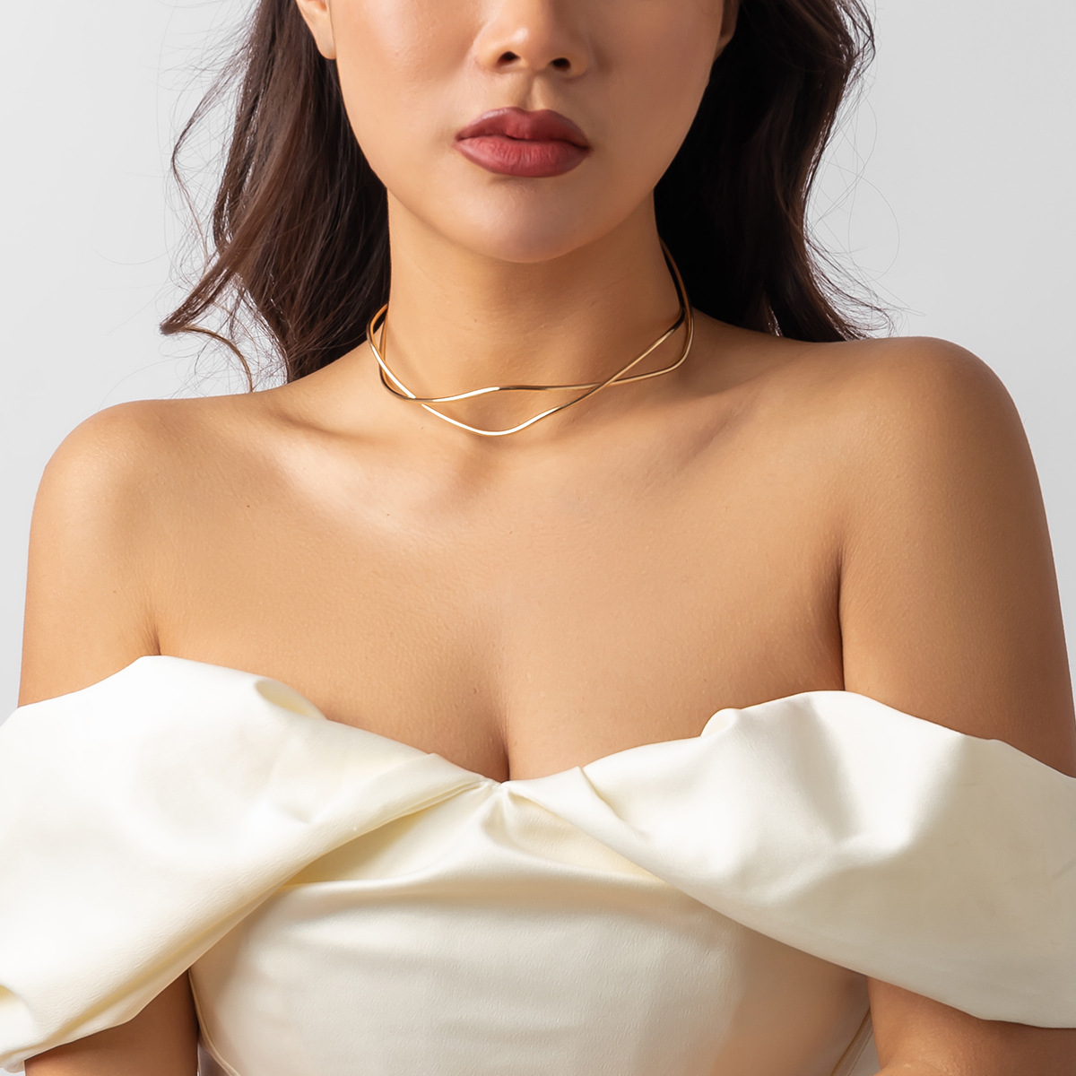 Halskette aus gedrehtem Draht - Moderne Wendung Kropfband