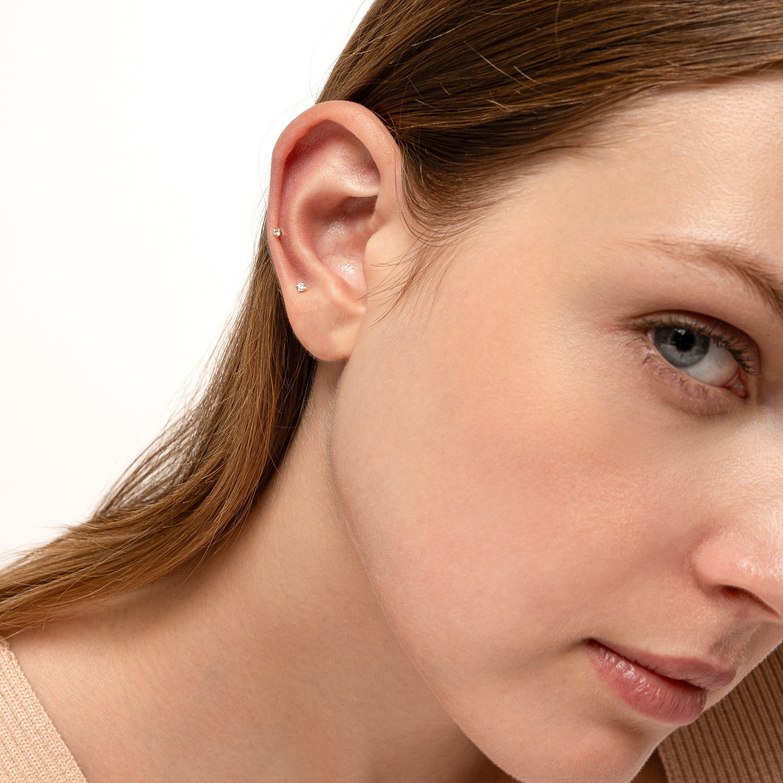 Sloane - Glitzernde Mini Ohrstecker 2mm