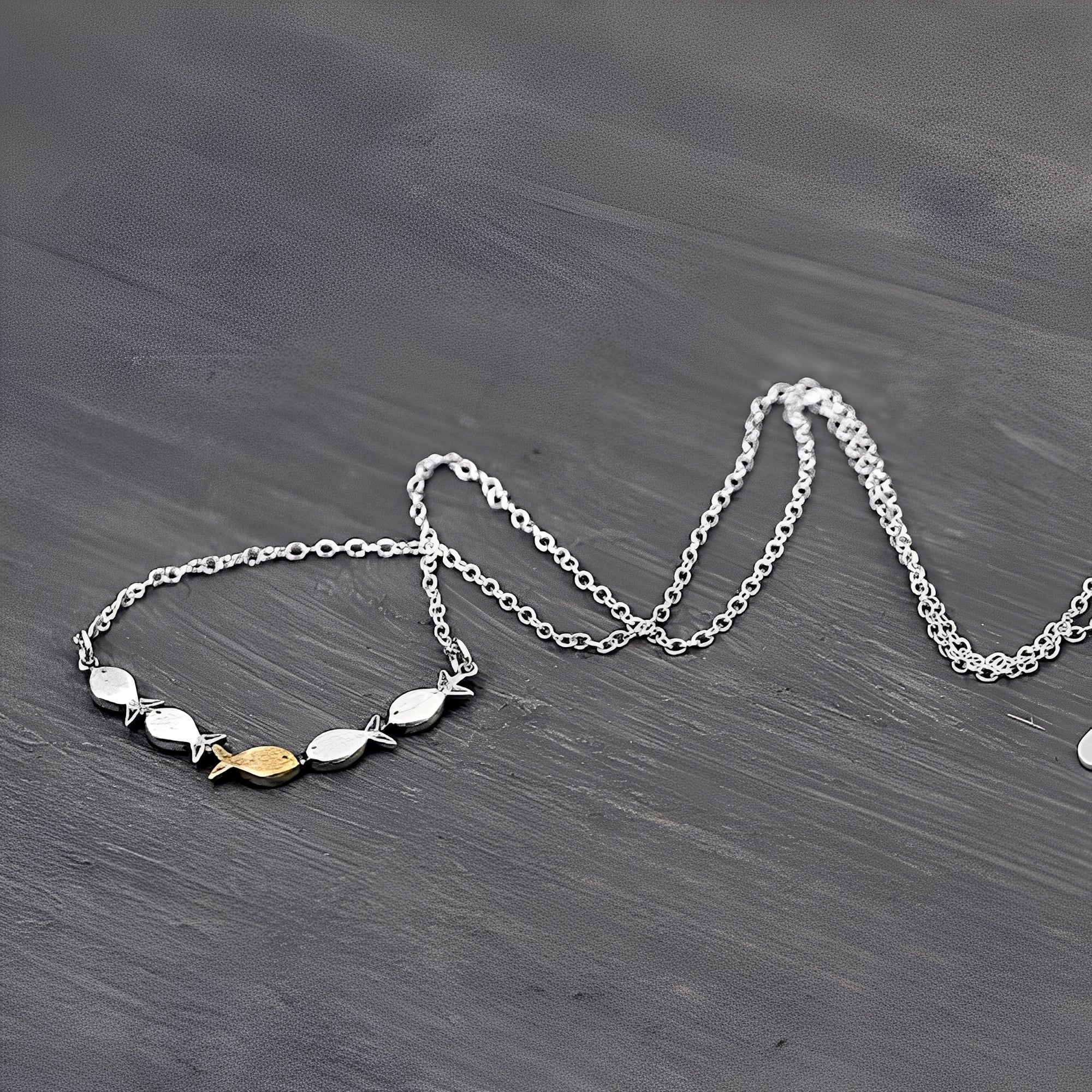 Amandine – Elegante Goldfisch-Halskette