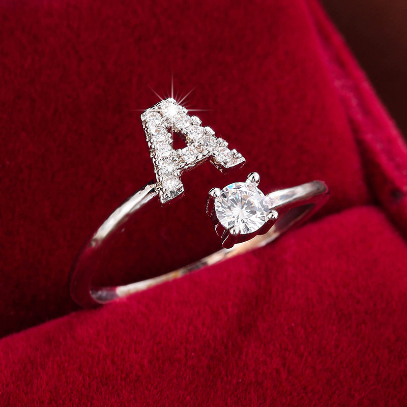 Nova – Moderner Offener Ring mit Initiale und Zirkonia