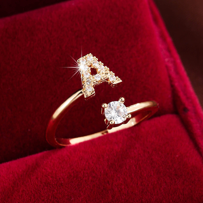 Nova – Moderner Offener Ring mit Initiale und Zirkonia