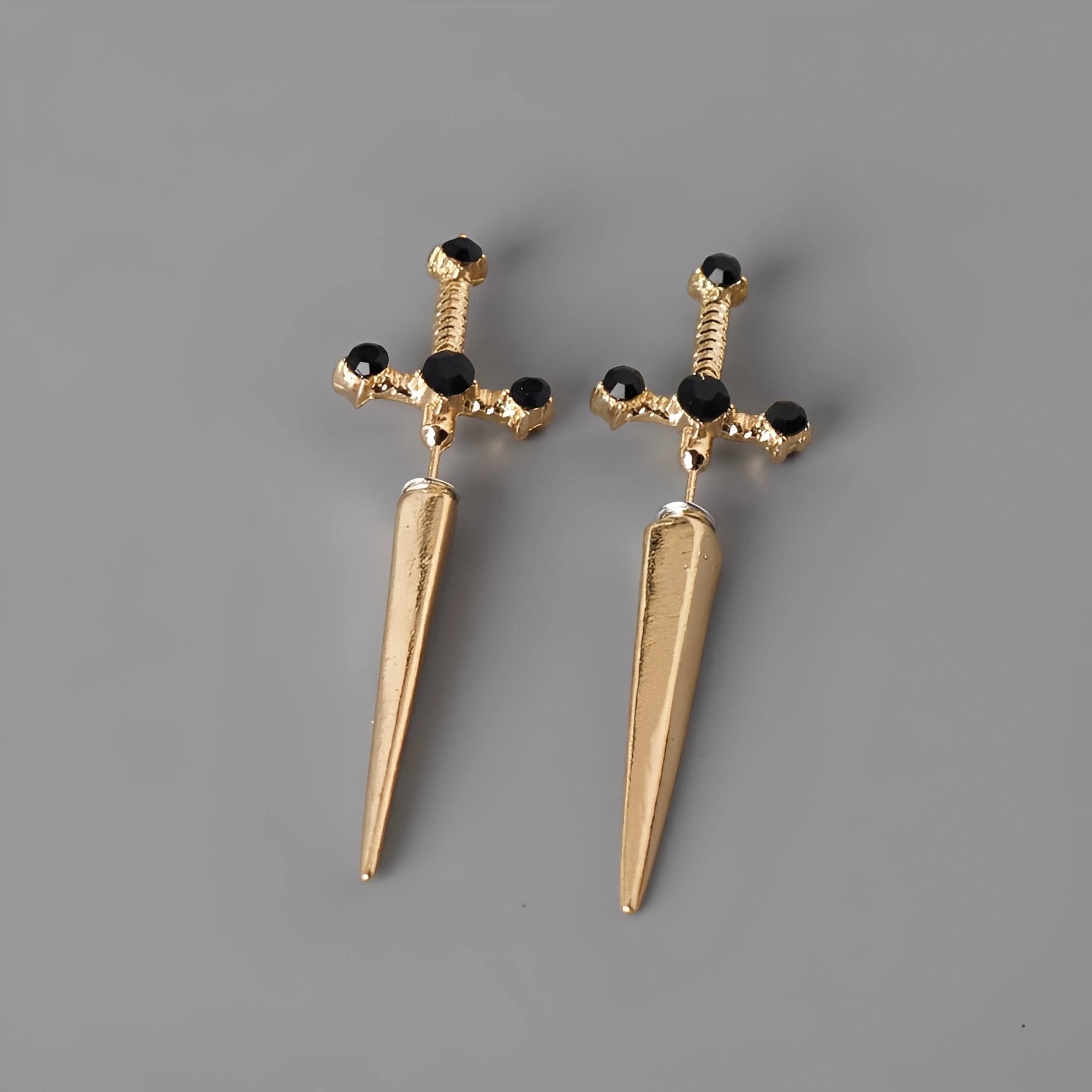 Lionore – Gothische Schwert-Ohrringe