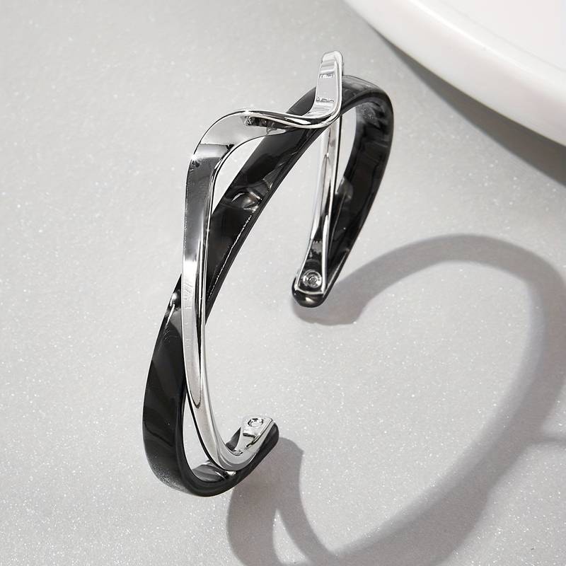 Wellenförmiger Armreif mit Perlenintarsien - 18K plattierter Goldarmreif