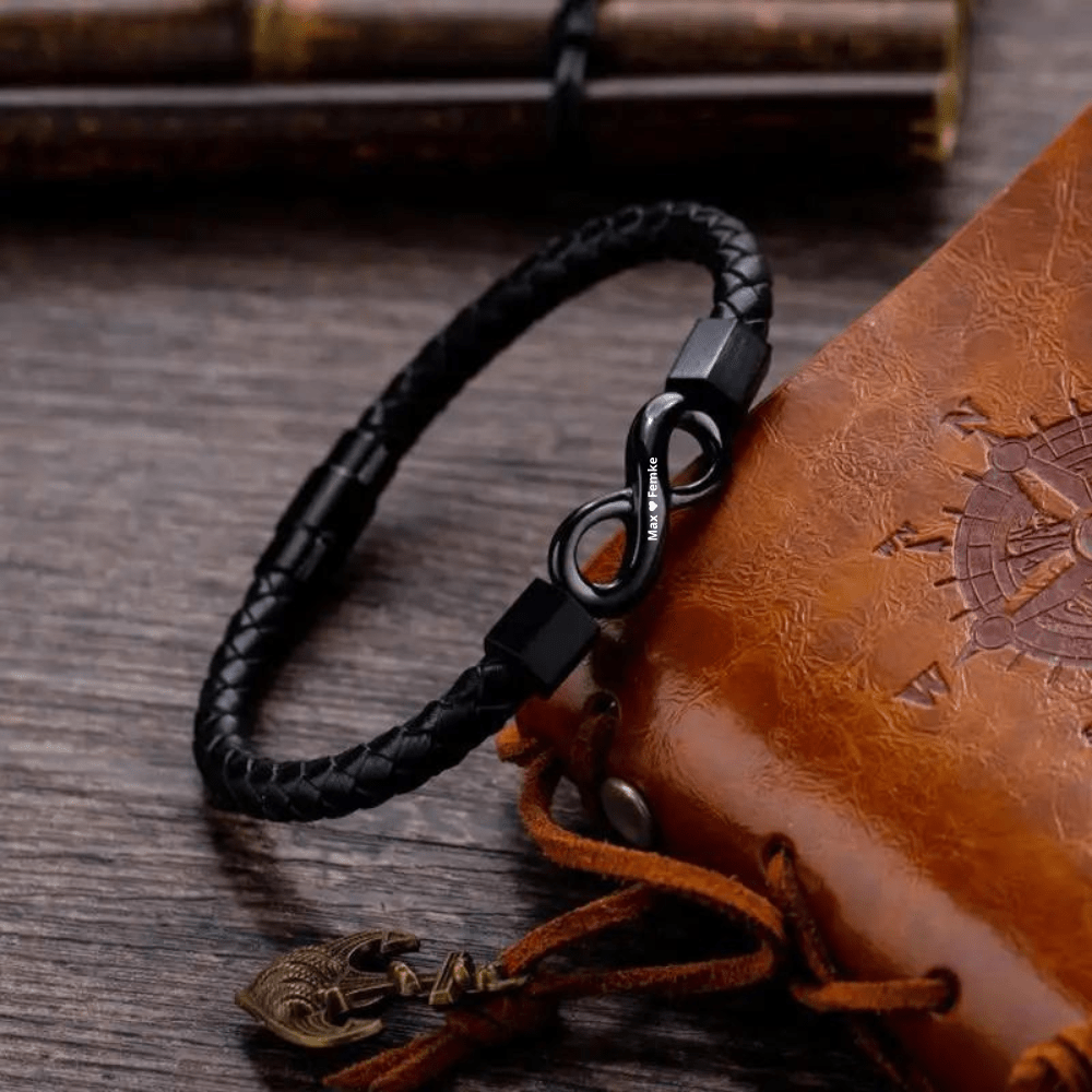 Hani – Personalisiertes Unendlichkeit Armband aus Leder