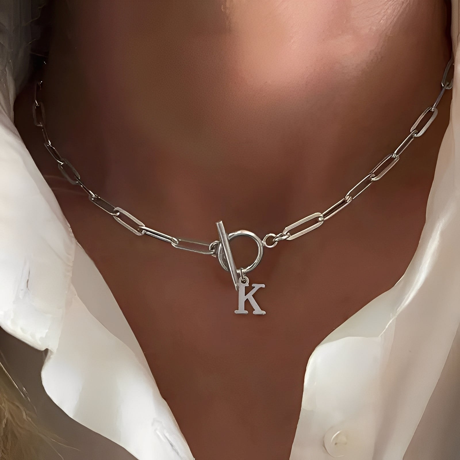 Amara – Collier Initiale aus Papier mit Gliedern