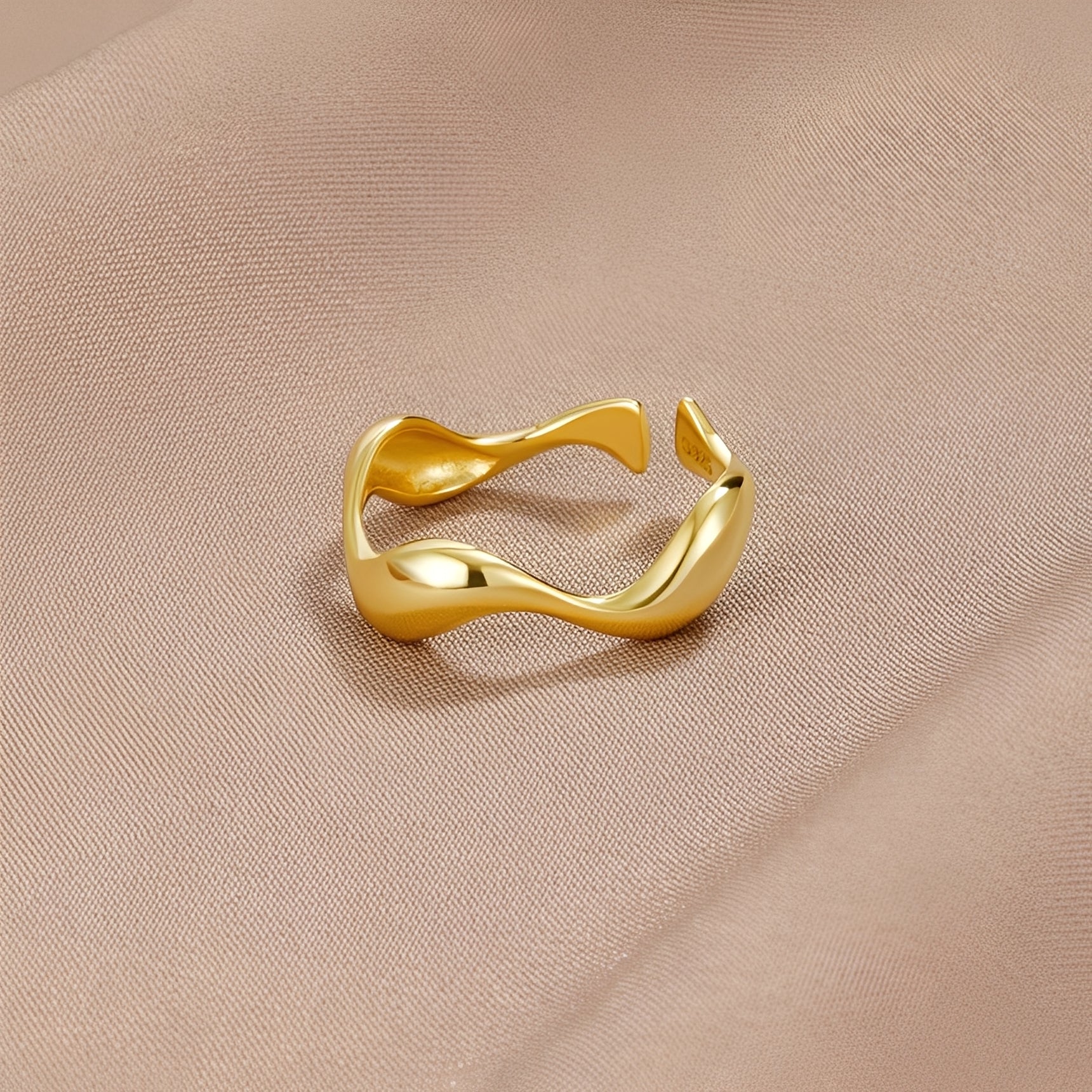 Tarah – Ring Welle aus 18K Gold