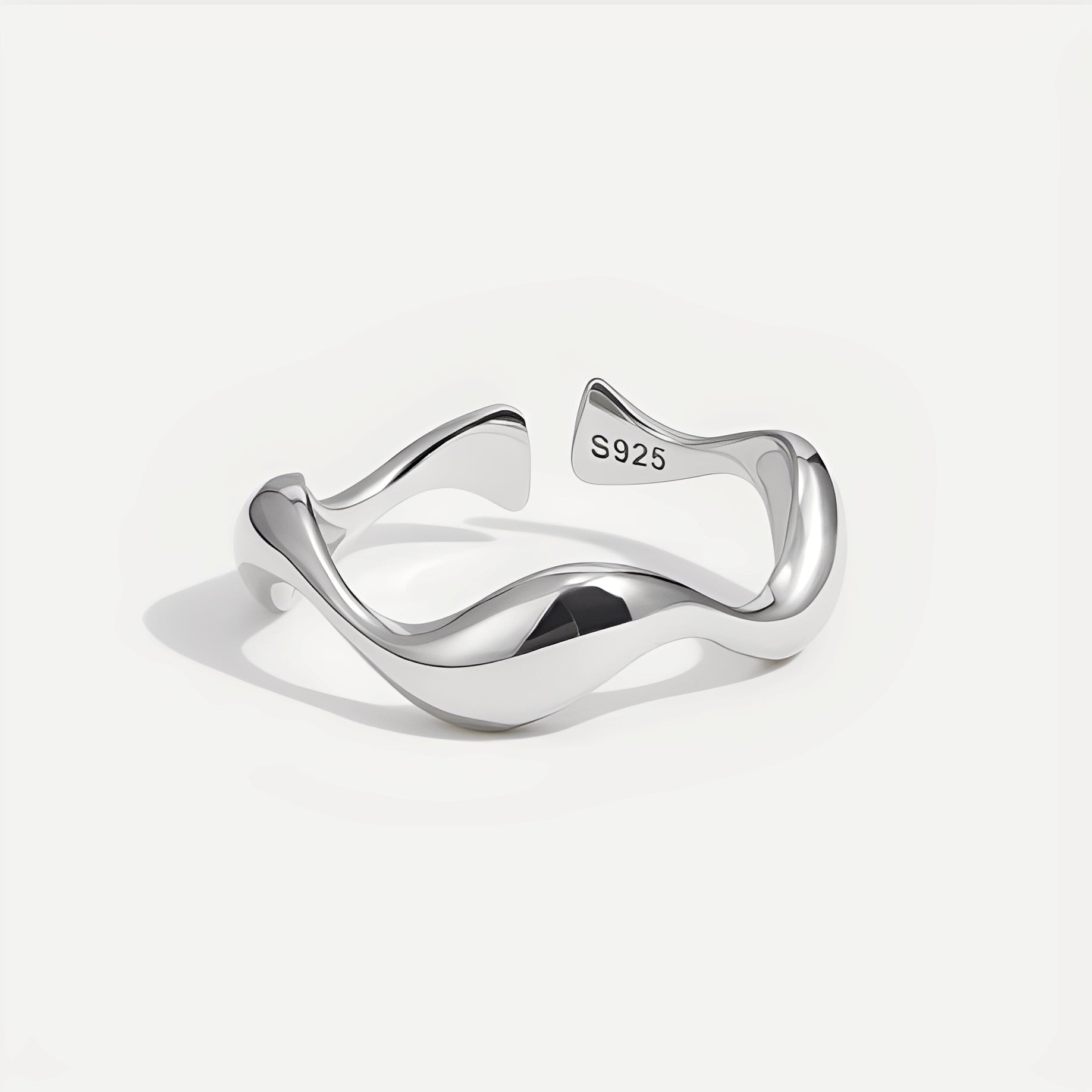 Ondine – Minimalistischer Gewellter Ring
