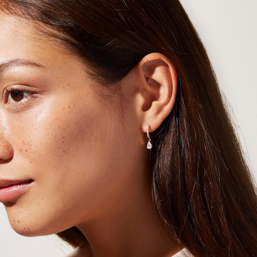 Kristalltropfen-Ohrringe - Zierliche Zirkonia Huggies