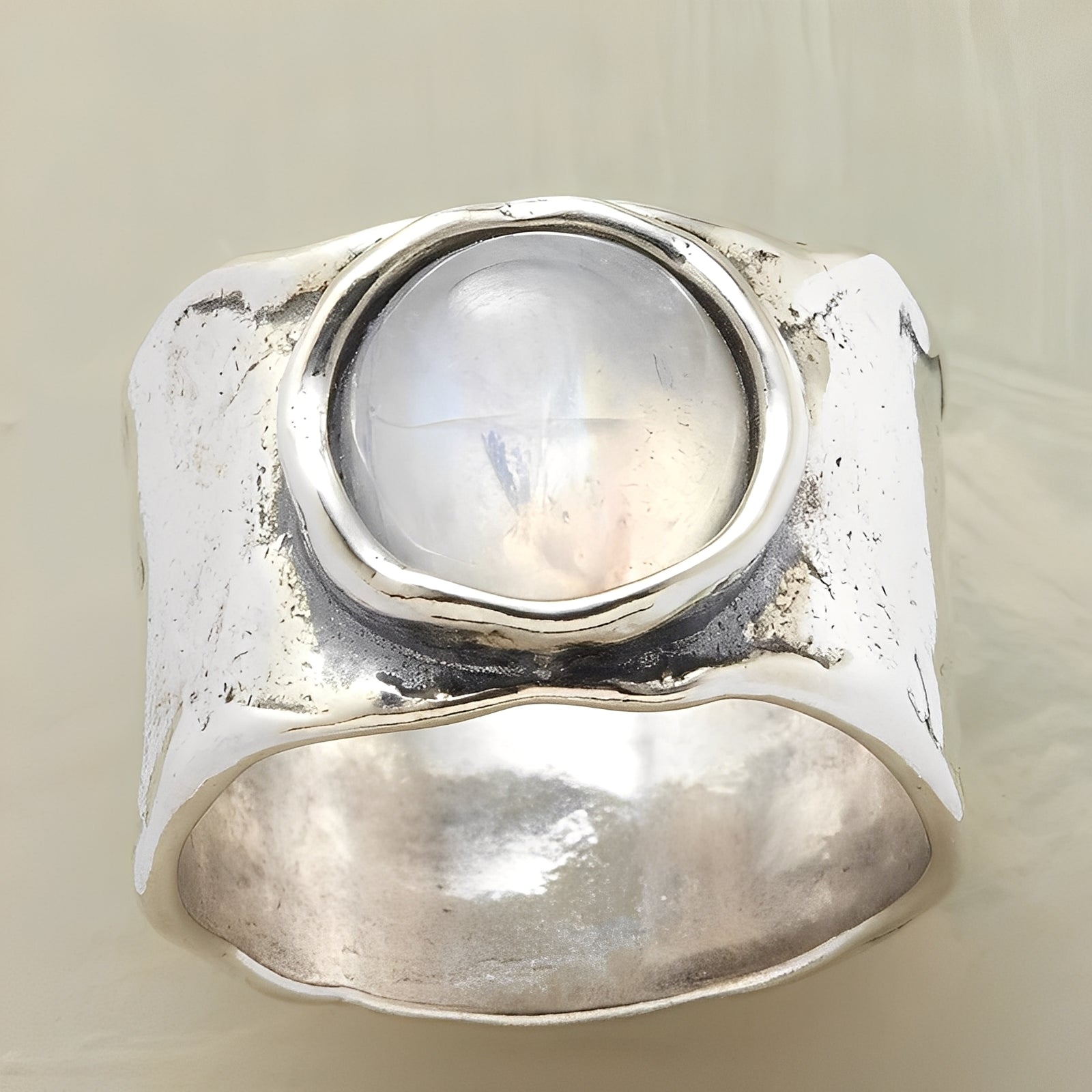 Helga – Ring aus Silber und Mondstein