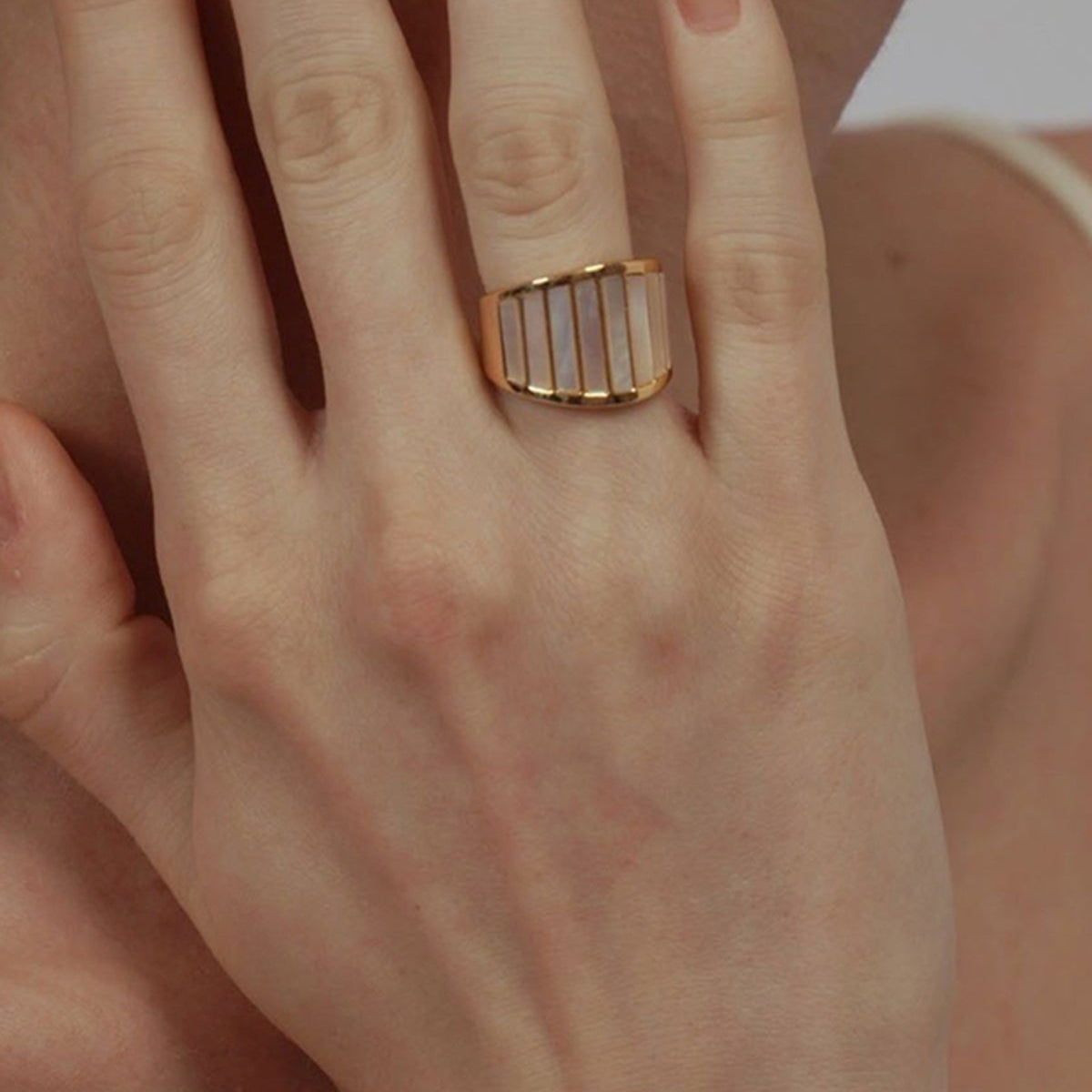 Marise – Dekorative Pinctada Ring