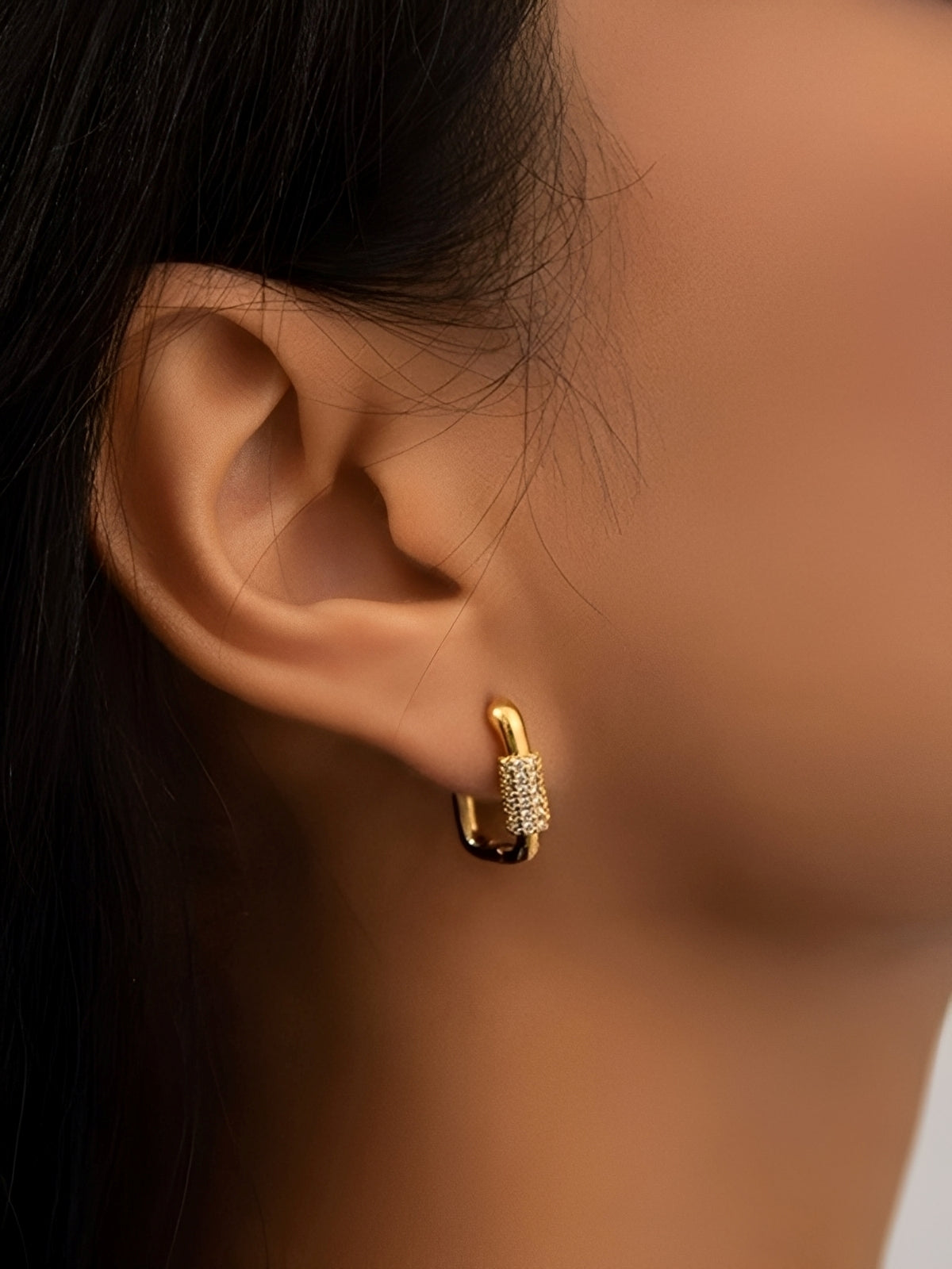 Stacey – Quadratische Ohrringe mit Zirkoniapflaster