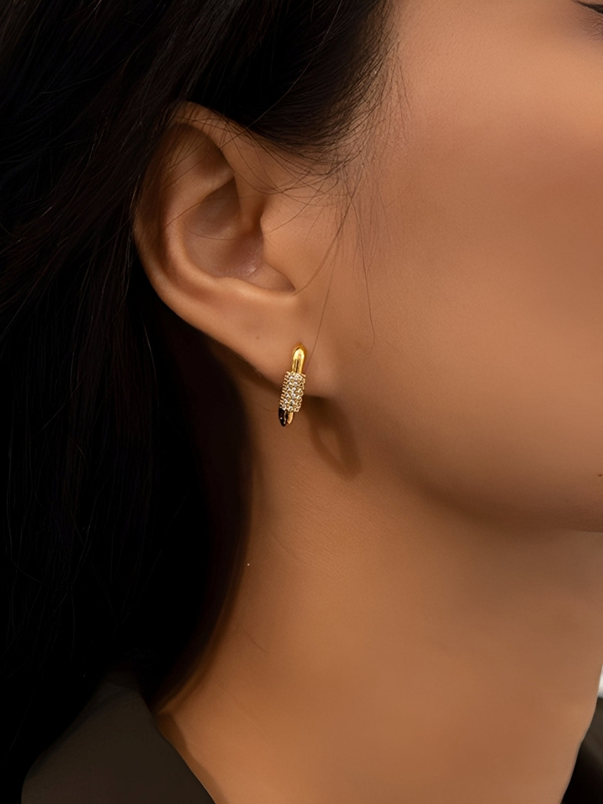 Stacey – Quadratische Ohrringe mit Zirkoniapflaster