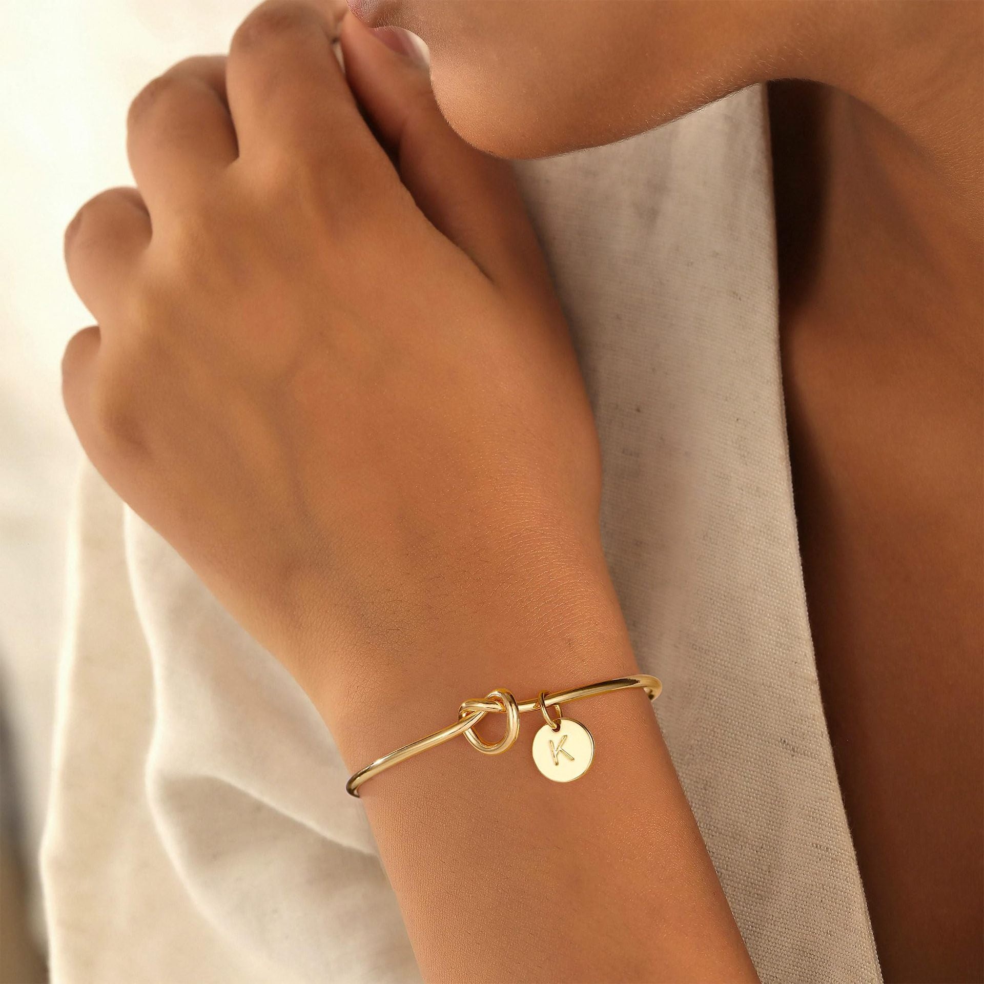Schön – Elegantes Initialenarmband