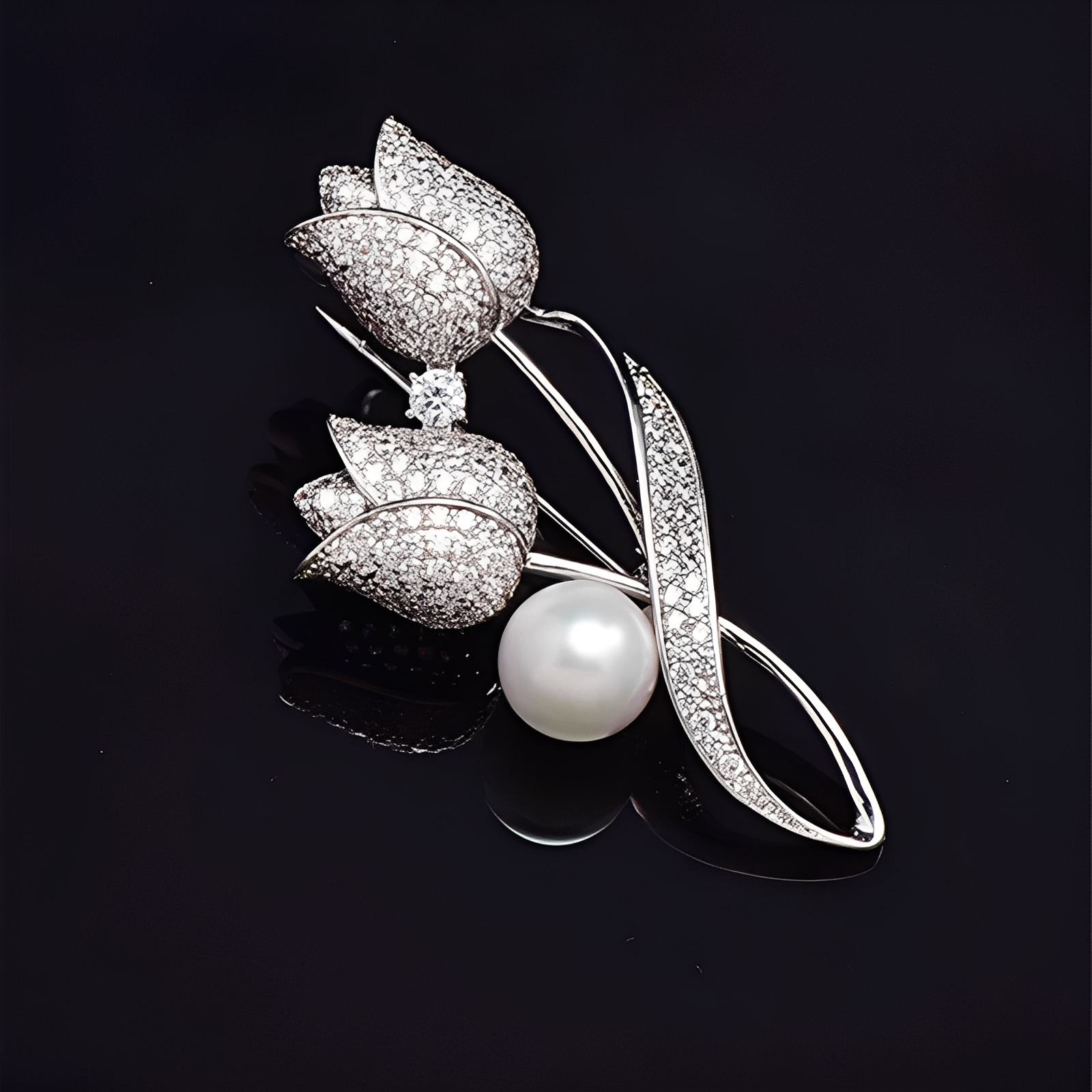 Jackie – Broche Tulipe en Or avec Zircon & Perle