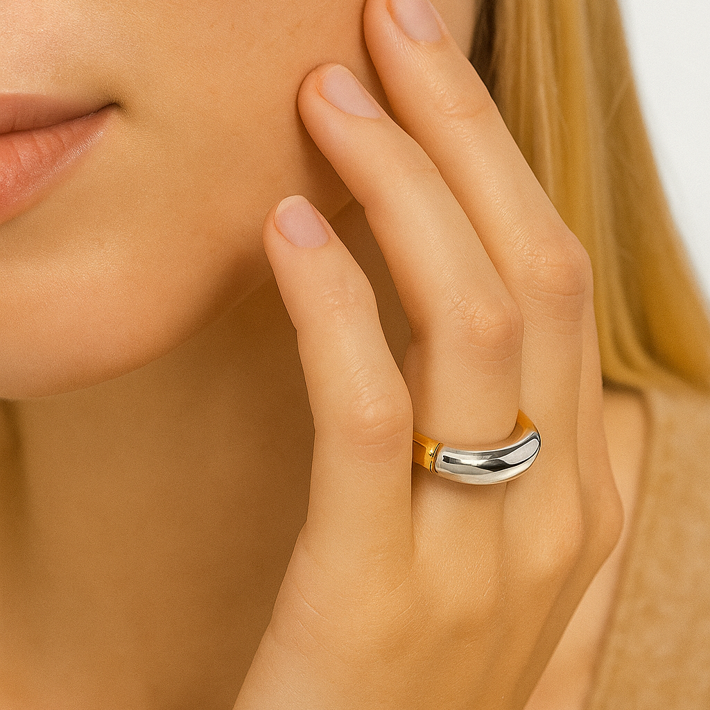 Ciela – Zweifarbiger Ring aus Titanstahl vergoldet 18K