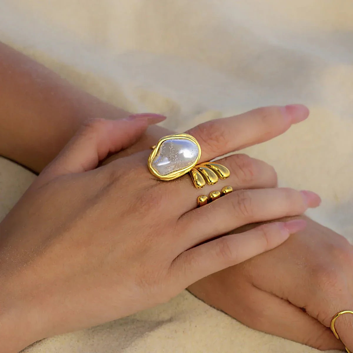 Sayaka – Bague Perle de Lune