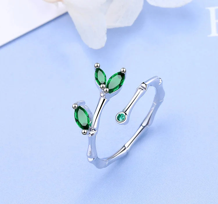 Ivyra – Ring Wappen des Efeus