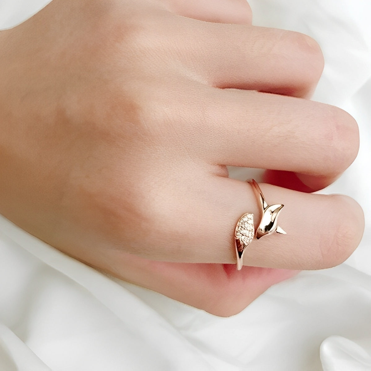 Lyra – Silberfuchs-Ring mit rosafarbenem Finish
