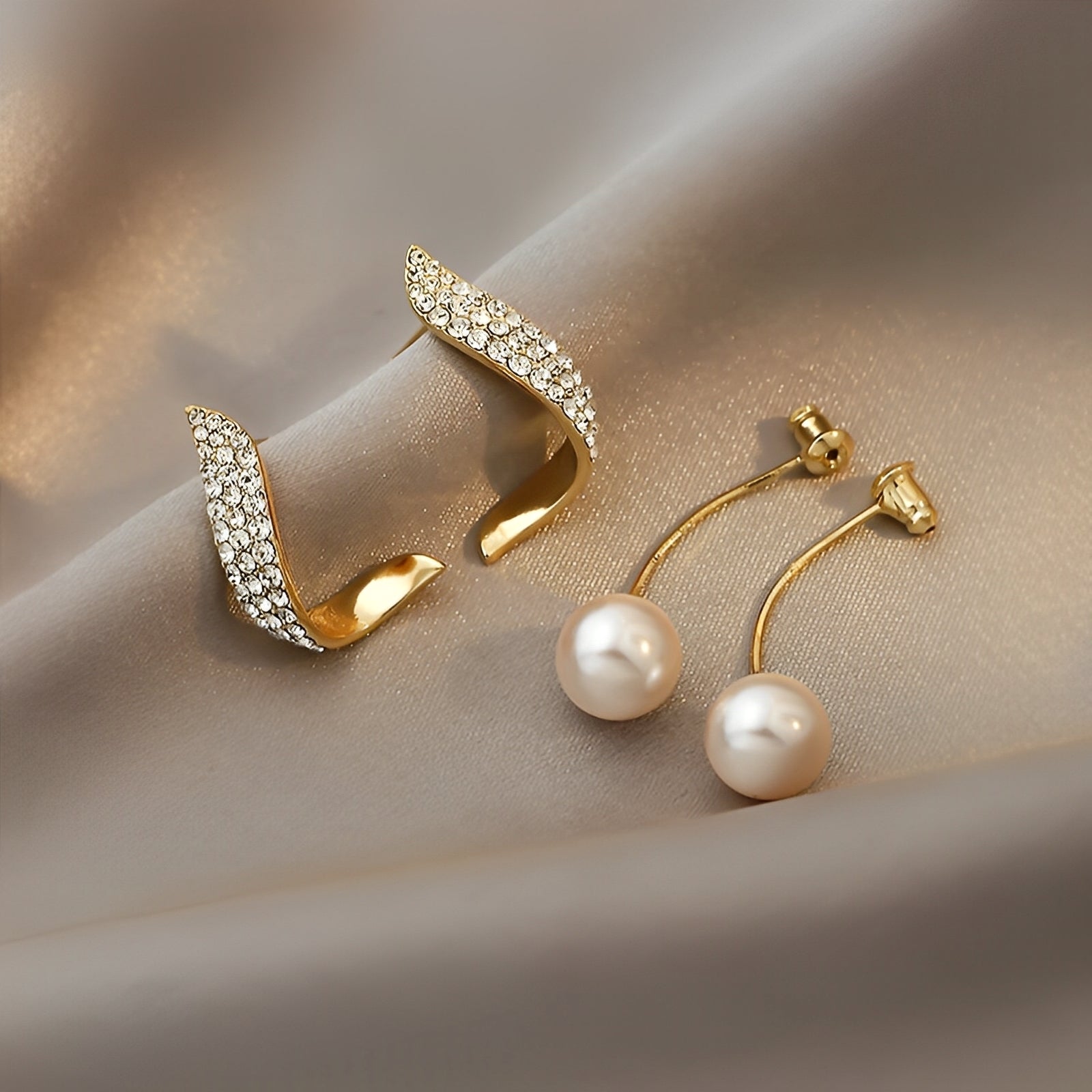 Melina – Goldene Ohrringe mit Perlen