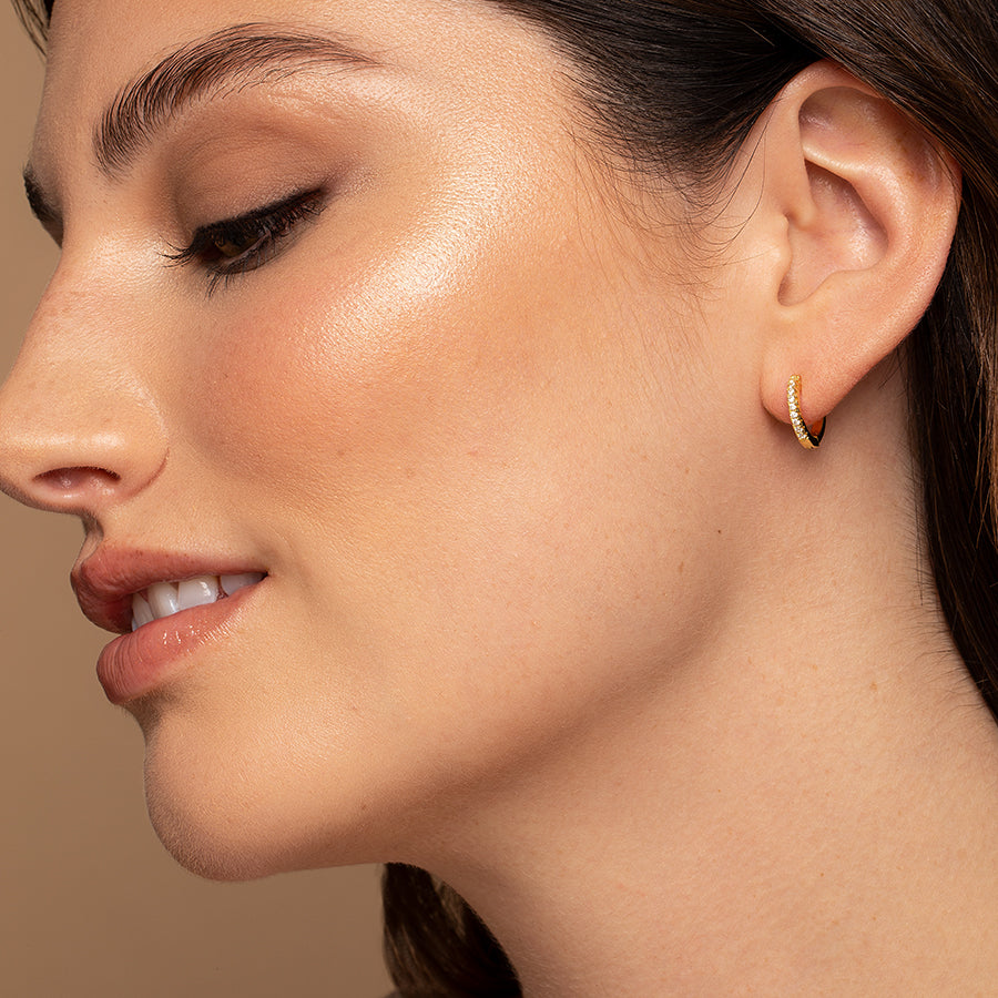 Winzige Zirkonia Huggies - Pave-Reifen