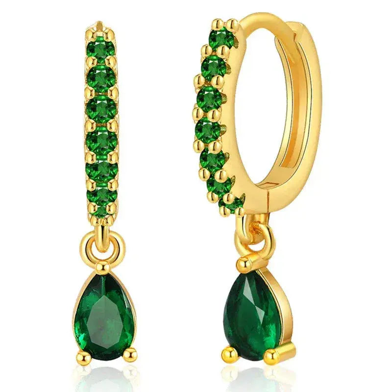 Amara – Goldene Ohrringe mit Emerald und Zirkonia