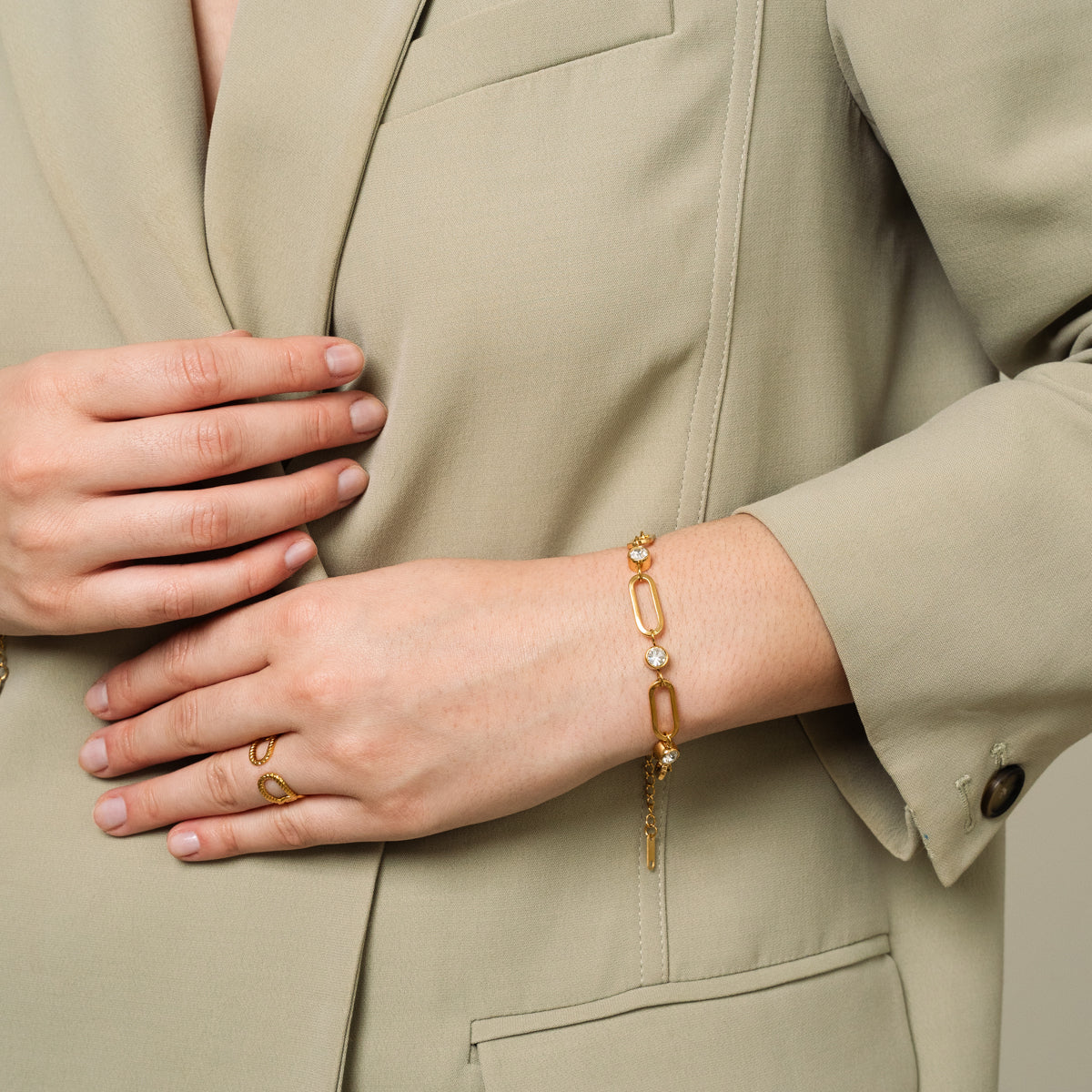 Gwen – Armband Kette Ovale Glieder und Goldener Stein