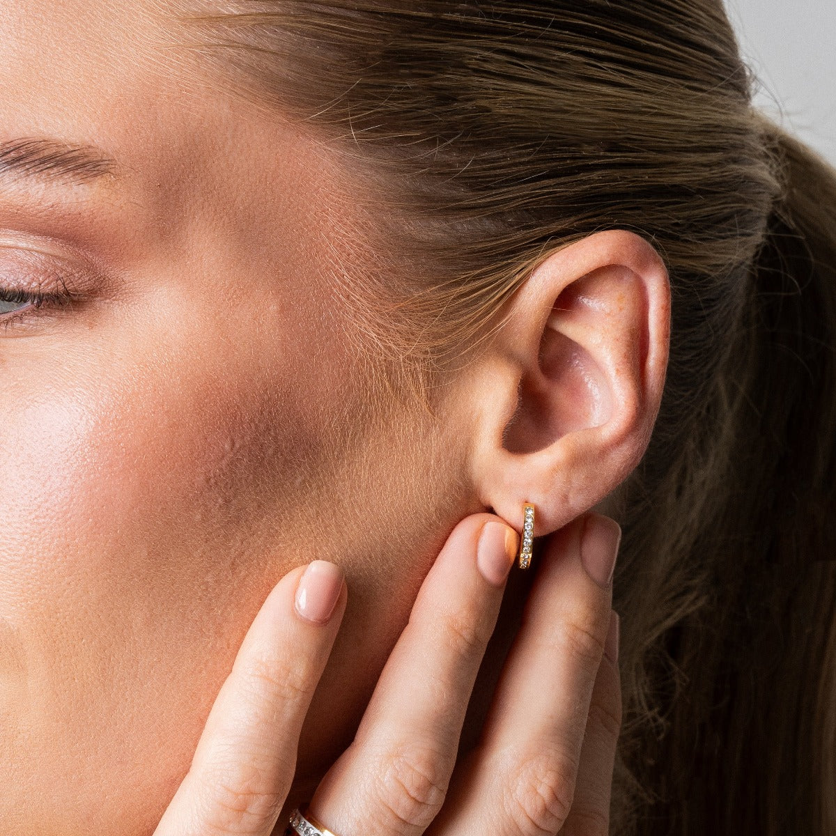 Arielle – Creolen Ornamentiert mit Steinen