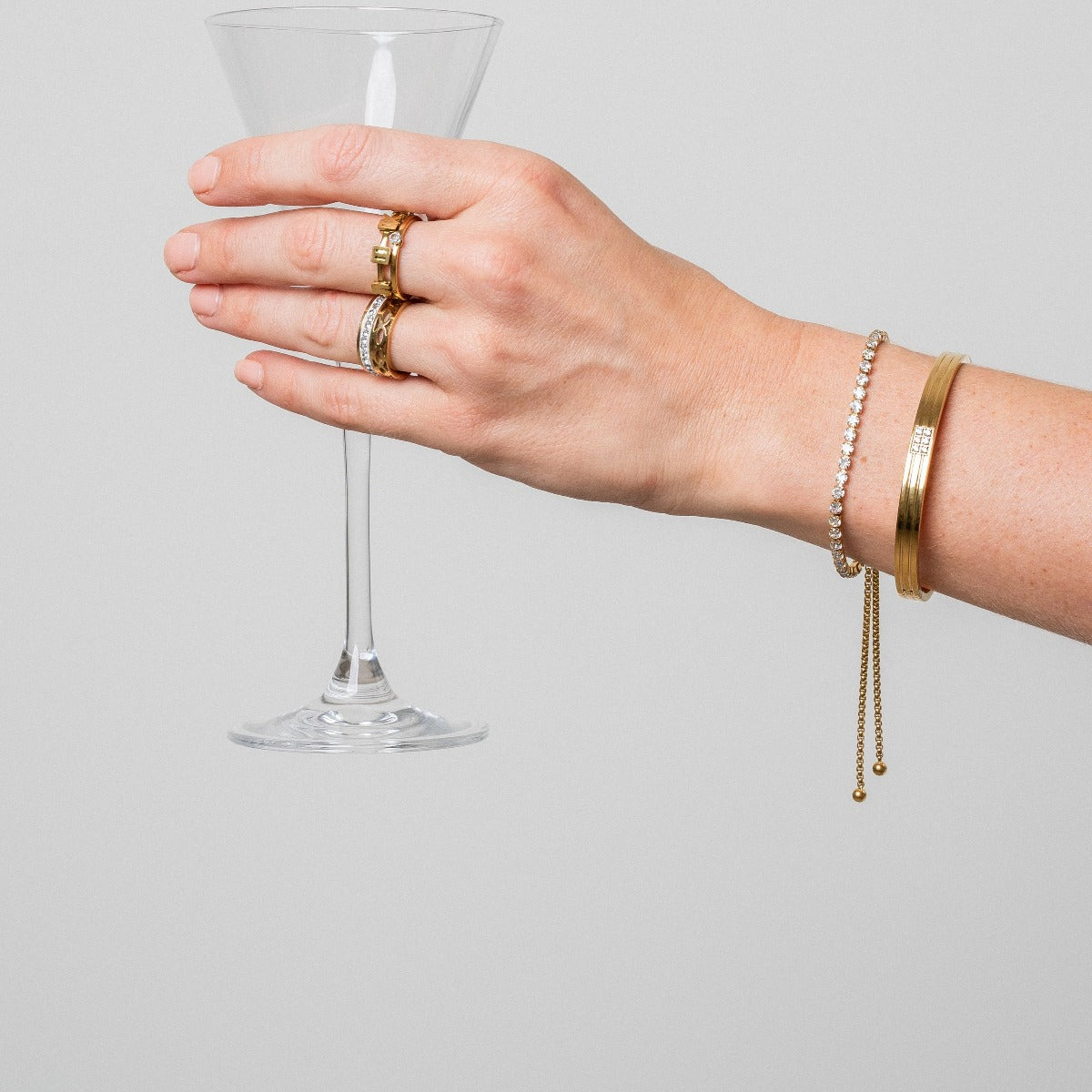 Charry – Armband Ornamentiert mit Skulptiertem Stein