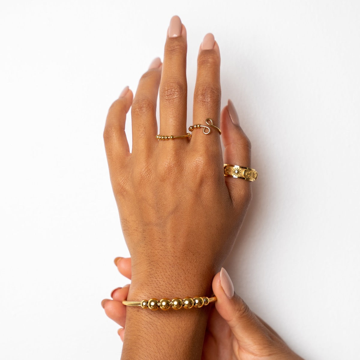 Neri – Einstellbarer Anti-Stress-Ring mit Perlen