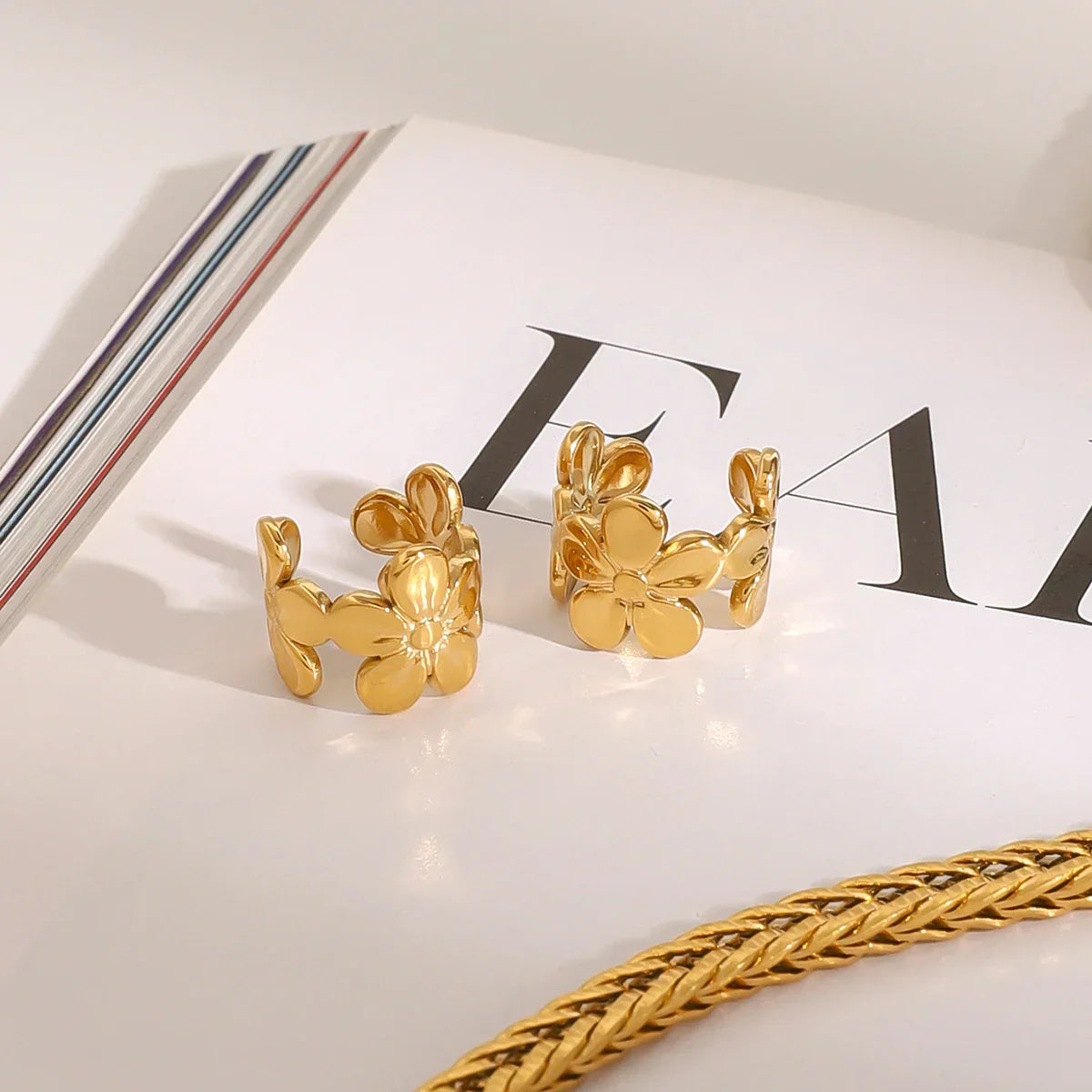 Mirelya – Ohrmanschette Wilde Blume