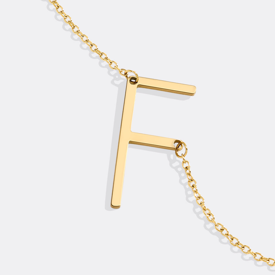 Inez – Halskette Initial Deklarativ